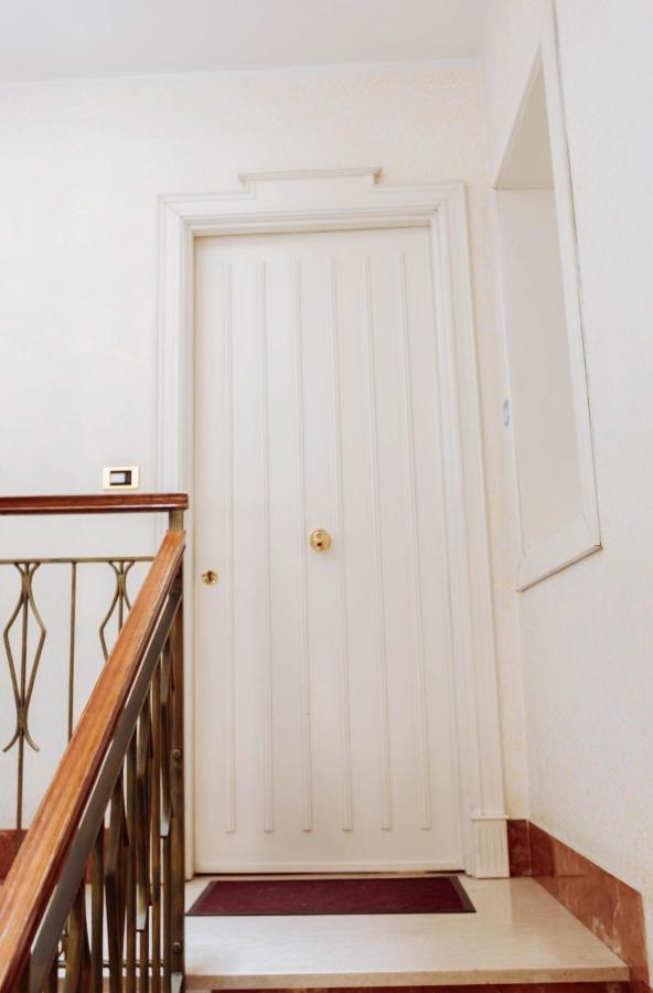 Diamond Apartment 卡斯泰拉马莱 外观 照片